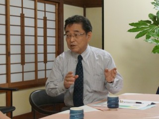 山越　克雄　氏
