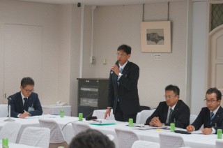 国会議員に熱く訴える吉田会長