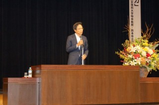 （３面）熱く話される姜　尚中先生