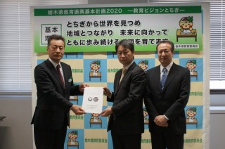 要望書提出の様子